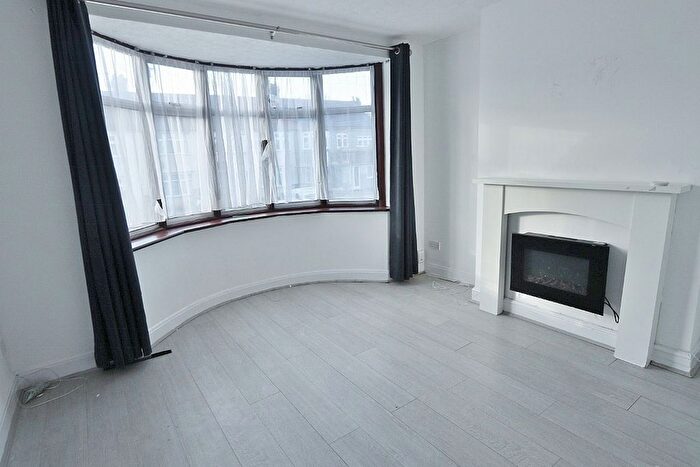 3 Bedroom Terraced House To Rent In Seymer Road, Romford, RM1