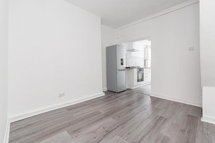 3 Bedroom Town House To Rent In Hawkins Street, Liverpool, Merseyside, L6