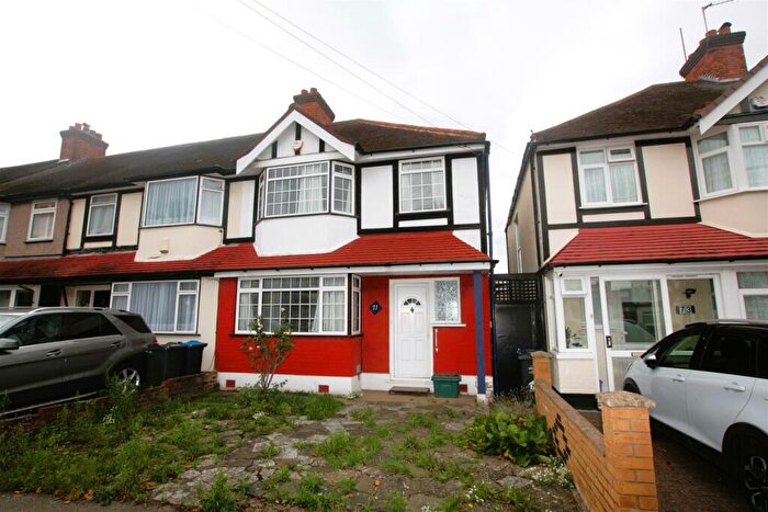 3 Bedroom End Of Terrace House For Sale In Beech Grove, Mitcham, CR4