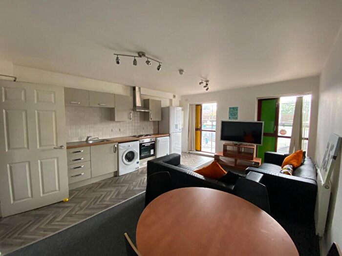 5 Bedroom Flat To Rent In Wellington Avenue, Liverpool, Merseyside, L15