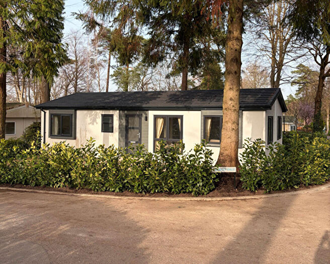 2 Bedroom Park Home For Sale In Fleet, Hampshire, GU52