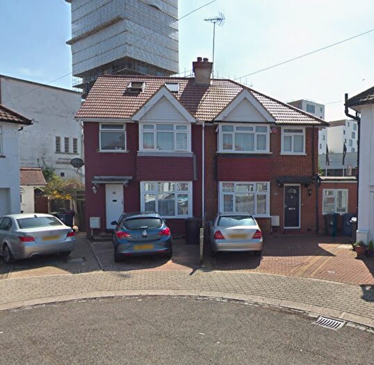 4 Bedroom Terraced House To Rent In The Greenway, Colindale, NW9