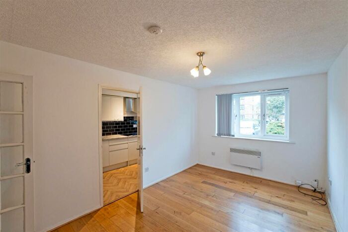 1 Bedroom Flat To Rent In Ghandi Close, Walthamstow, E17