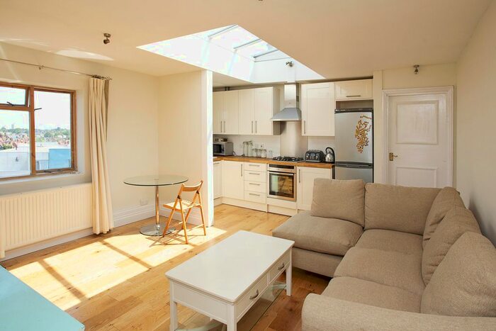 1 Bedroom Flat To Rent In Bedford Hill, London, SW12