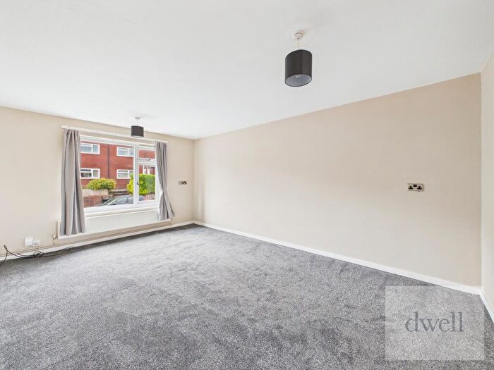 2 Bedroom Flat For Sale In Buckton Mount, Beeston, Leeds, LS11