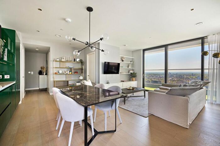 2 Bedroom Apartment For Sale In Bagshaw Building, Wardian, Canary Wharf, London, E14