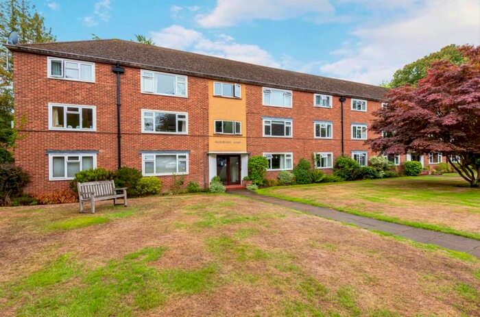 2 Bedroom Flat To Rent In Christchurch Road, Wentworth, Virginia Water, GU25