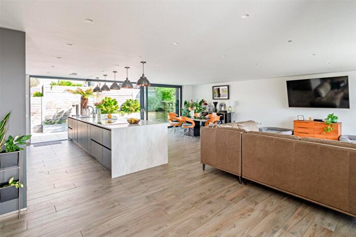3 Bedroom Detached House For Sale In Kearsley Drive, Findon Valley, Worthing, West Sussex, BN14