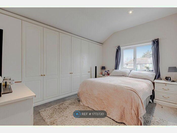 3 Bedroom Flat To Rent In Dollis Hill Lane, London, NW2