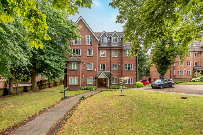 2 Bedroom Flat To Rent In Court Road, Eltham, London, SE9