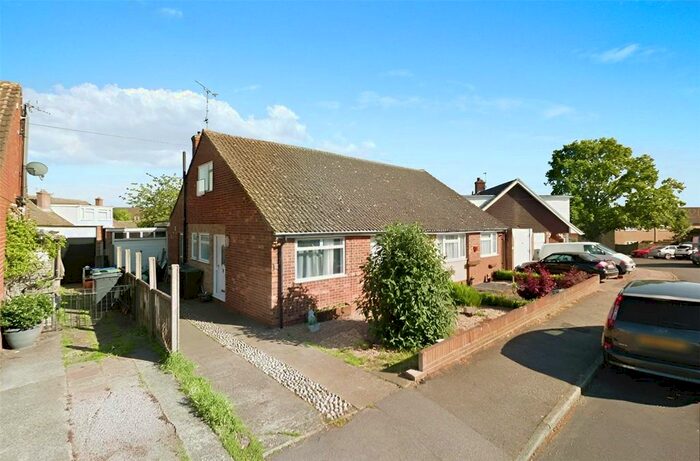 3 Bedroom Bungalow To Rent In Denne Close, Sturry, Canterbury, Kent, CT2