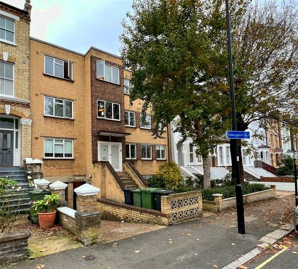 3 Bedroom Flat To Rent In The Chase, London, SW4