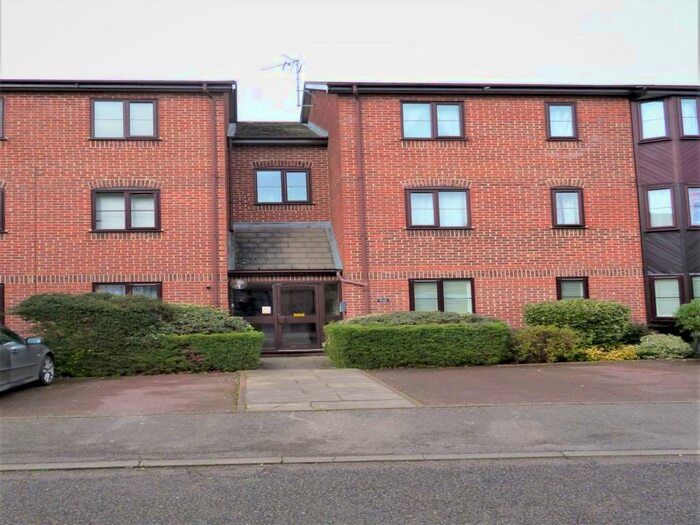 2 Bedroom Flat To Rent In Poets Chase, Aylesbury, HP21