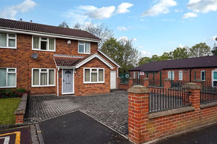 3 Bedroom Semi Detached House For Sale In Sunningdale Green, Darlington, DL1