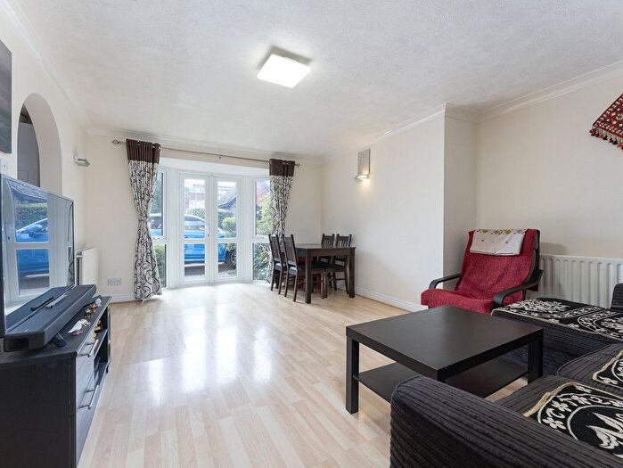 2 Bedroom Flat For Sale In Grange Road, Sutton, SM2