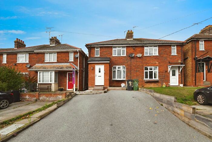 3 Bedroom Semi Detached House For Sale In Chapel Hill, Braintree, Essex, CM7