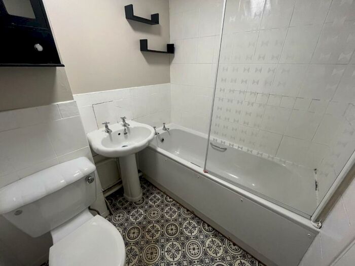 2 Bedroom House To Rent In Tidbury Close, Redditch, B97