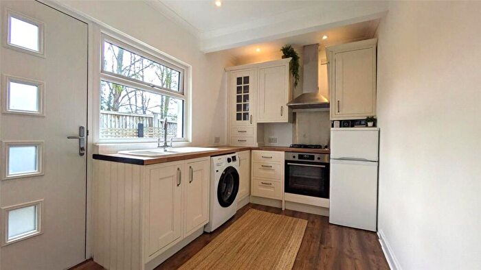 1 Bedroom Apartment To Rent In Waltham Road, Twyford, Reading, Berkshire, RG10