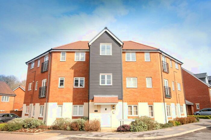1 Bedroom Apartment To Rent In Waxwing Park, Jennett`s Park, RG12