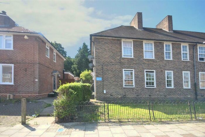 2 Bedroom Flat To Rent In Charminster Road Mottingham, SE9