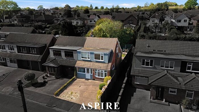 3 Bedroom Semi-Detached House For Sale In Nelson Gardens, Rayleigh, SS6
