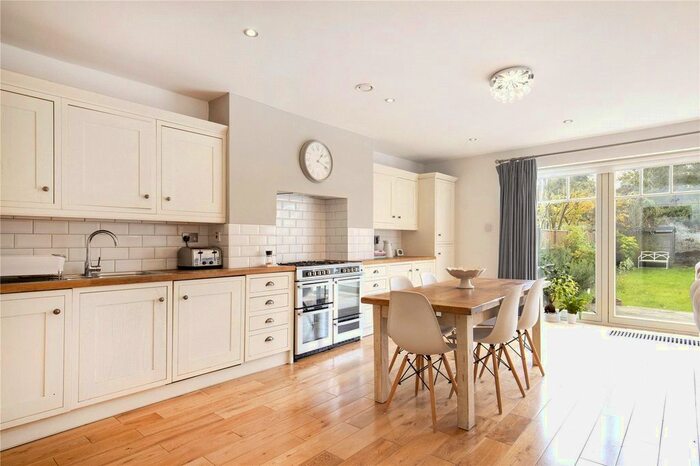 3 Bedroom Flat To Rent In Palewell Park, London, SW14