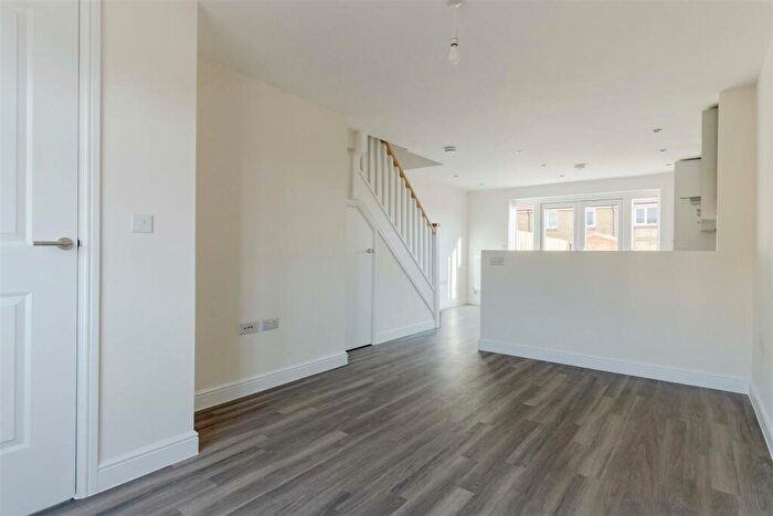 2 Bedroom End Of Terrace House To Rent In Fennel Drive, Chichester, PO20