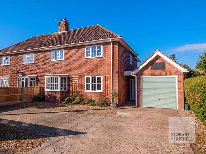 4 Bedroom Semi-Detached House For Sale In Ling Close, Coltishall, Norfolk, NR12