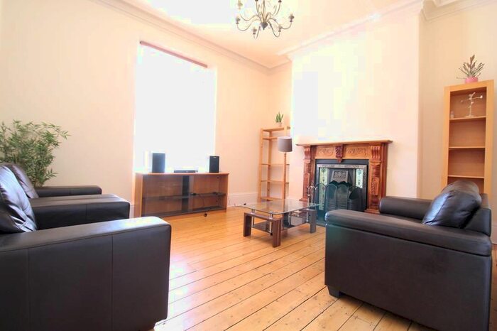 2 Bedroom Flat To Rent In Ferryhill Terrace, First Floor Right, AB11