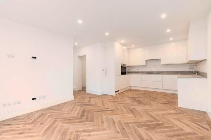 2 Bedroom Flat To Rent In Jeddo Road, London, W12