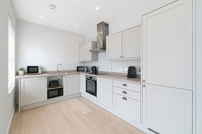 2 Bedroom Flat For Sale In West End Road, Mortimer Common, Reading, Berkshire, RG7