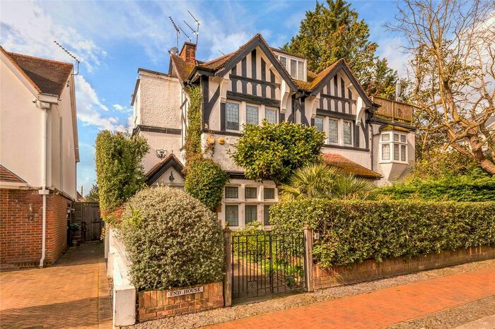 3 Bedroom Flat To Rent In Akehurst Street, Roehampton, SW15