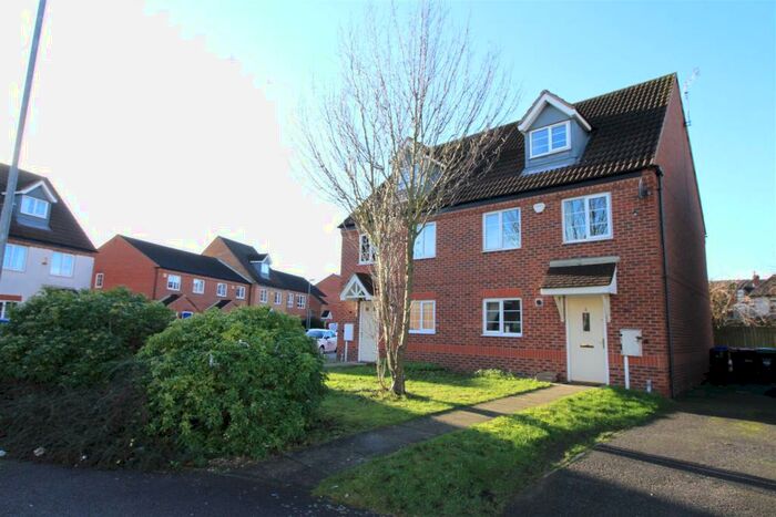 3 Bedroom Semi-Detached House To Rent In Bodill GardensHucknallNottingham, NG15