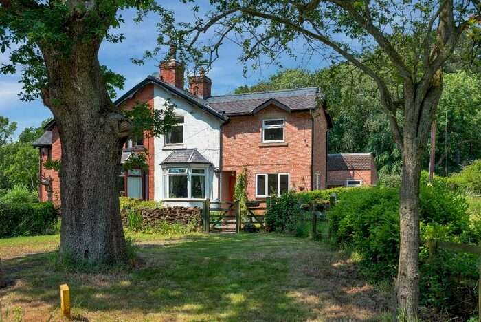 4 Bedroom Semi-Detached House For Sale In Newstead Abbey Park, Ravenshead, Nottingham, NG15