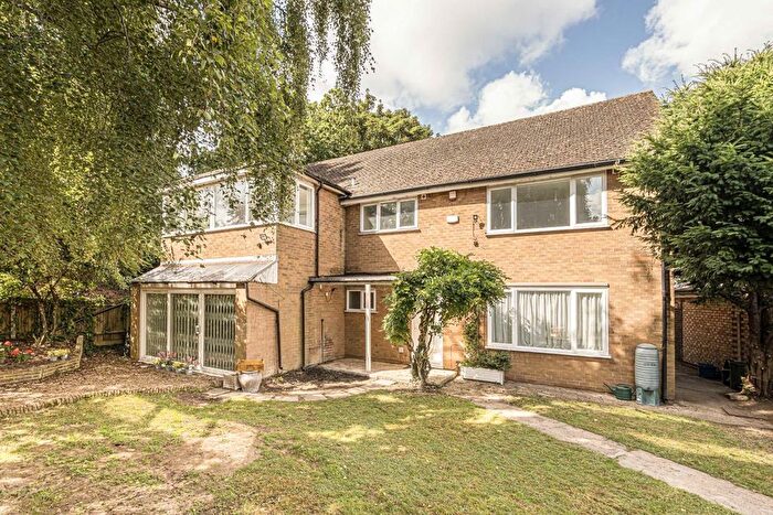 5 Bedroom Detached House To Rent In Burnside Close, Twickenham, TW1