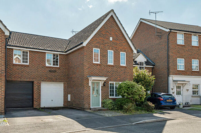 3 Bedroom Semi-Detached House For Sale In Angus Close, Winnersh, Wokingham, RG41