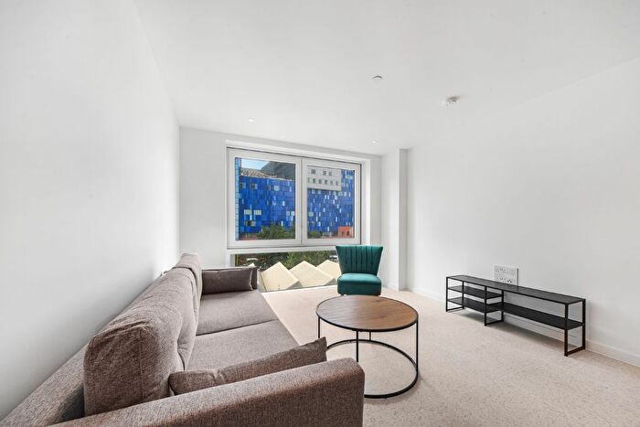 2 Bedroom Flat To Rent In Bouchon Point, Cendal Crescent, E1