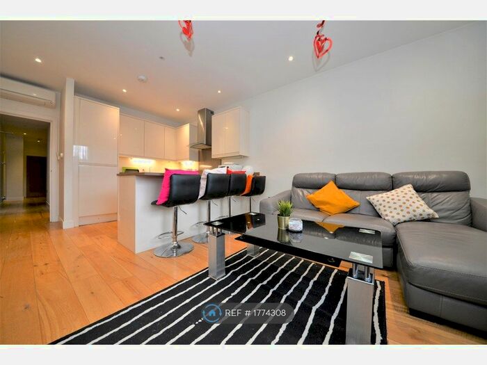 3 Bedroom Flat To Rent In Clifton Terrace, London, N4