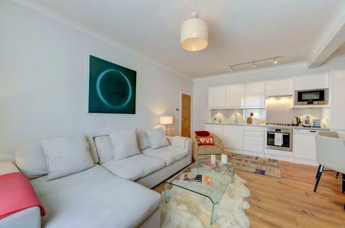2 Bedroom Apartment To Rent In Albert Street, Camden, London, NW1