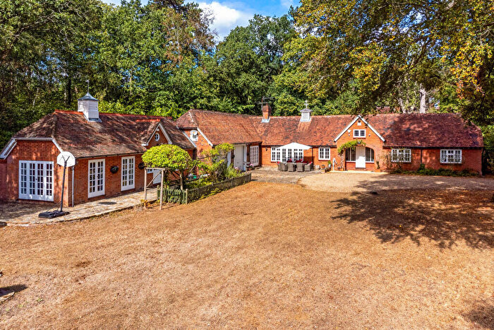 5 Bedroom Detached House For Sale In Chertsey Road, Windlesham, GU20