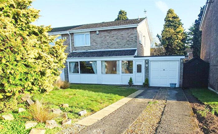 3 Bedroom Semi Detached House For Sale In Manse Close, Doncaster, DN4