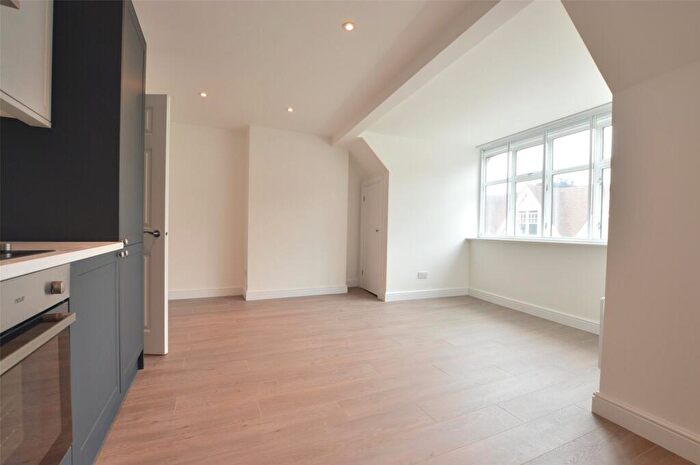 2 Bedroom Apartment To Rent In West Street, Reigate, Surrey, RH2