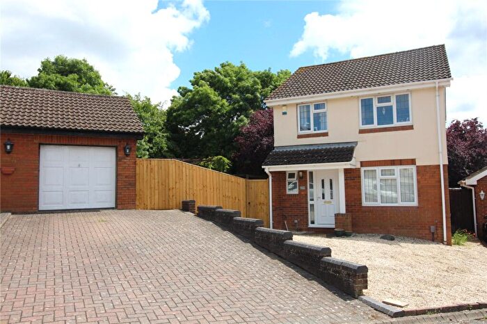 3 Bedroom Detached House For Sale In Caraway Drive, Woodhall Park, Swindon, SN2