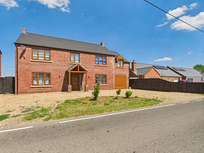 4 Bedroom Detached House For Sale In Drove Road, Whaplode Drove, Spalding, PE12