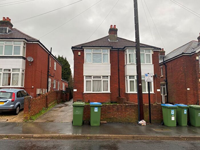 5 Bedroom Semi-Detached House To Rent In Broadlands Road, Southampton, SO17