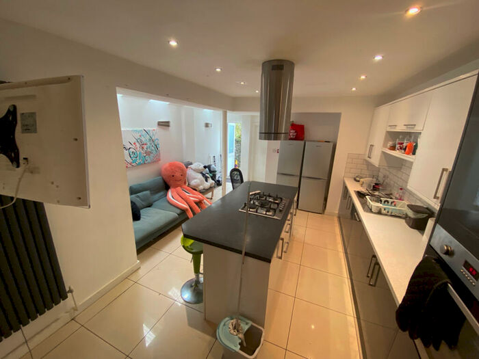 7 Bedroom Terraced House To Rent In Mackintosh Place, Cardiff, CF24