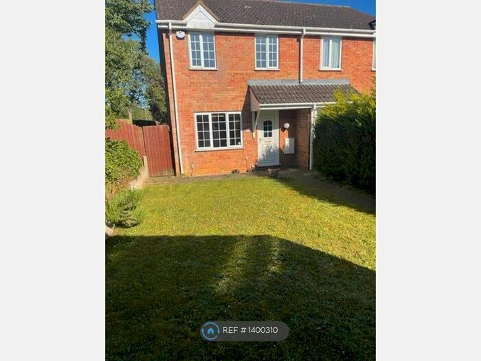 3 Bedroom Semi-Detached House To Rent In Shelford Close, Northampton, NN3
