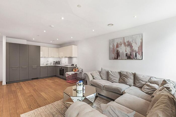 2 Bedroom Flat To Rent In Southwark Bridge Road, London, SE1