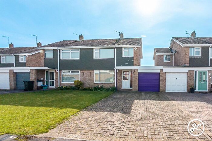 3 Bedroom Semi Detached House For Sale In Kestrel Close, Bridgwater, TA6