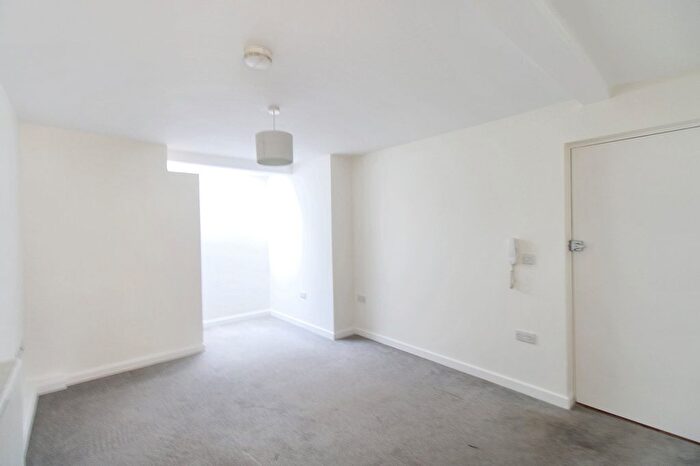 1 Bedroom Flat To Rent In The Broadway, Crowborough, East Sussex, TN6